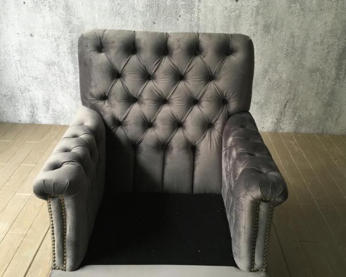 O botão da única pessoa adornou Sofa Classic Velvet With Casters/revestimento natural claro 0
