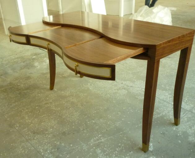 Mobília contemporânea de madeira do quarto da mesa de escrita com pés da madeira maciça 1
