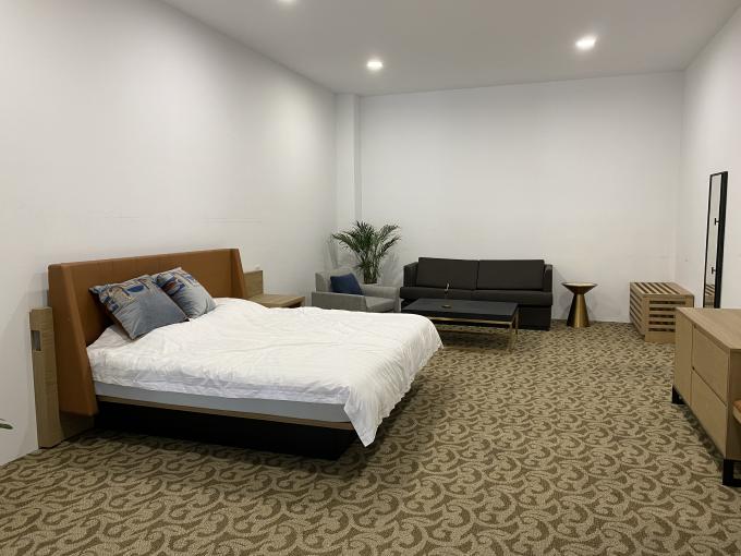 Os grupos personalizados da mobília do hotel incluem a tabela Sofa Modern da cabeceira da plataforma 1