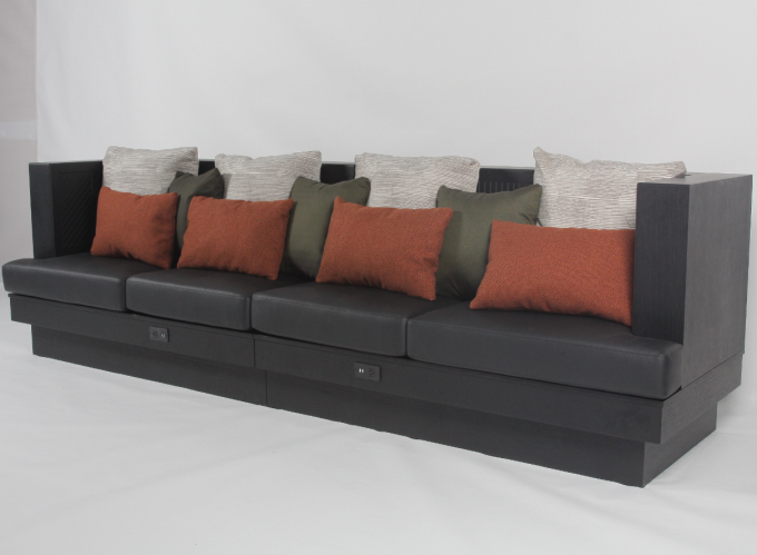 Sofá comprido para banquete de madeira de carvalho preto Sheraton Hotel design de luxo com travesseiros 0