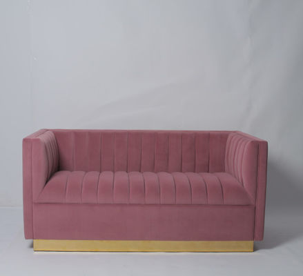 comprar Forme veludo cor-de-rosa fumarento Sofa With Metal Base adornado Fabricação em linha