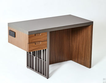 Bom preço Mesa de escrita do hotel do quadro do metal da estratificação do luxo HPL com 2 gavetas e poderes on-line