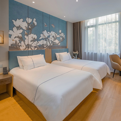 Bom preço Mobília do quarto do hotel de luxo da cama gêmea com revestimento amarelo escuro da madeira maciça on-line