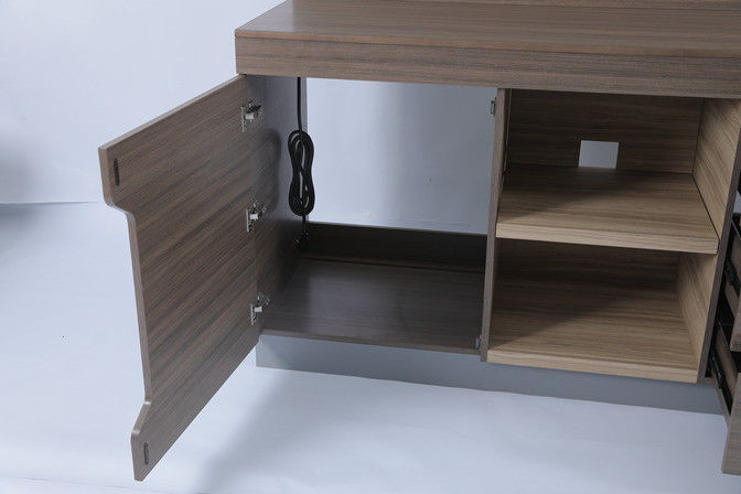 Modern Bedroom Custom Expansive Linear TV Panel And Desk Cabinet Para o Hotel Hilton 4